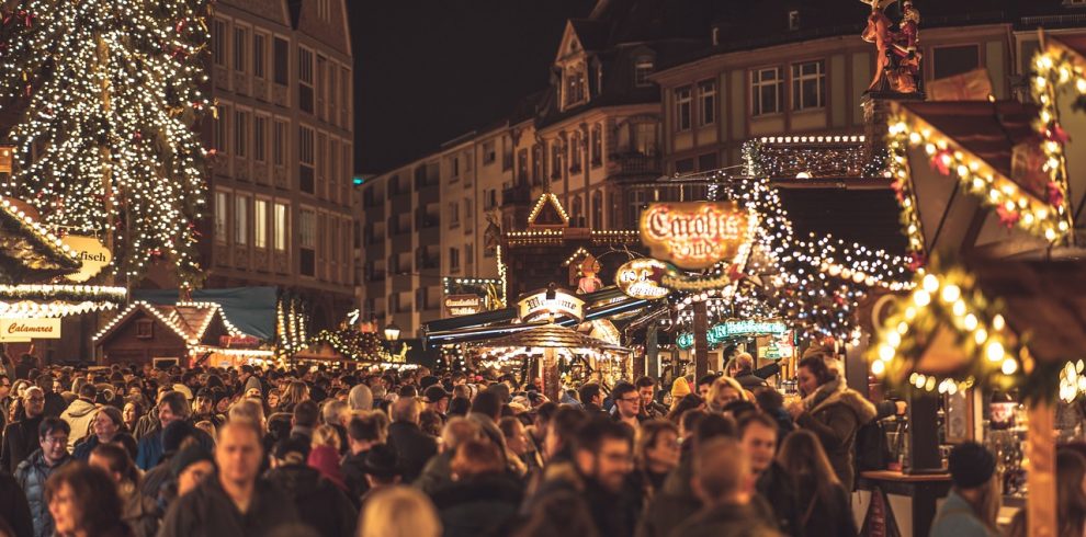 christmas market 4705877 1280 990x490